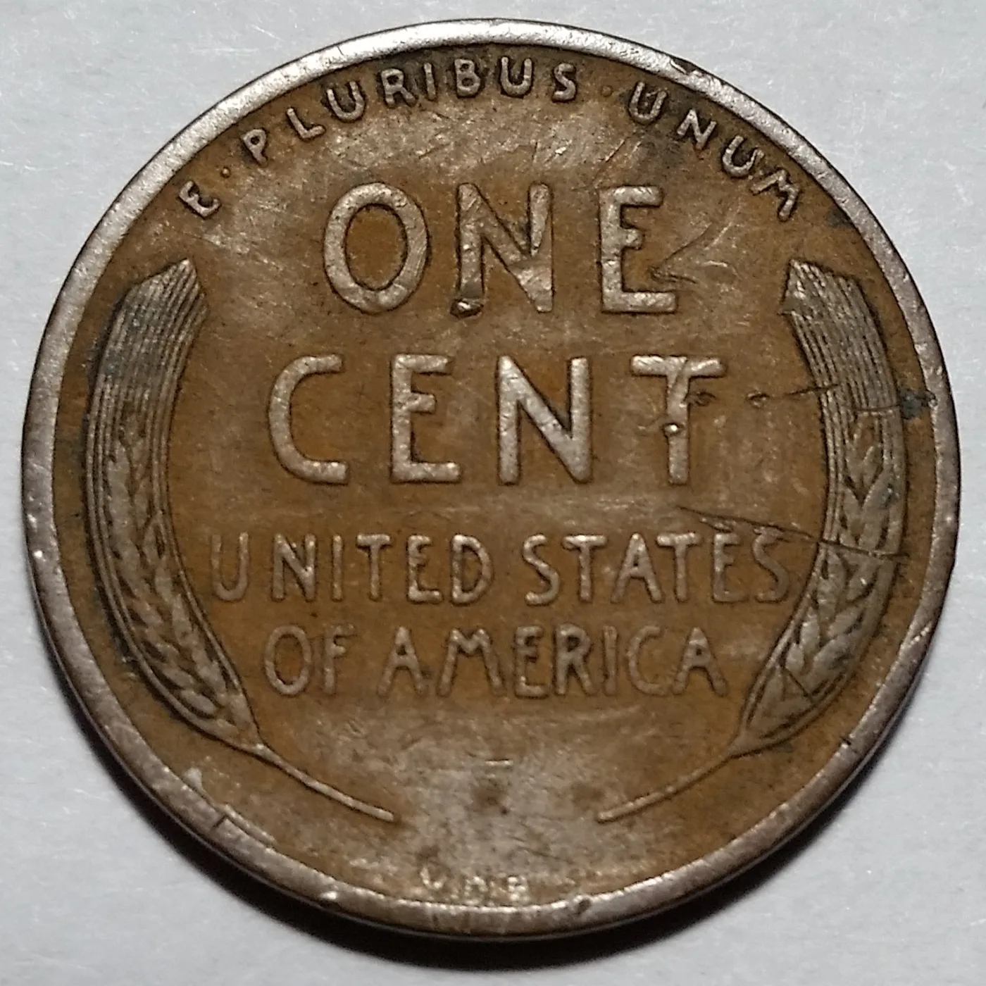 Circulated brown 1909 VDB cent reverse where the V.D.B. initials are faint and partly worn away